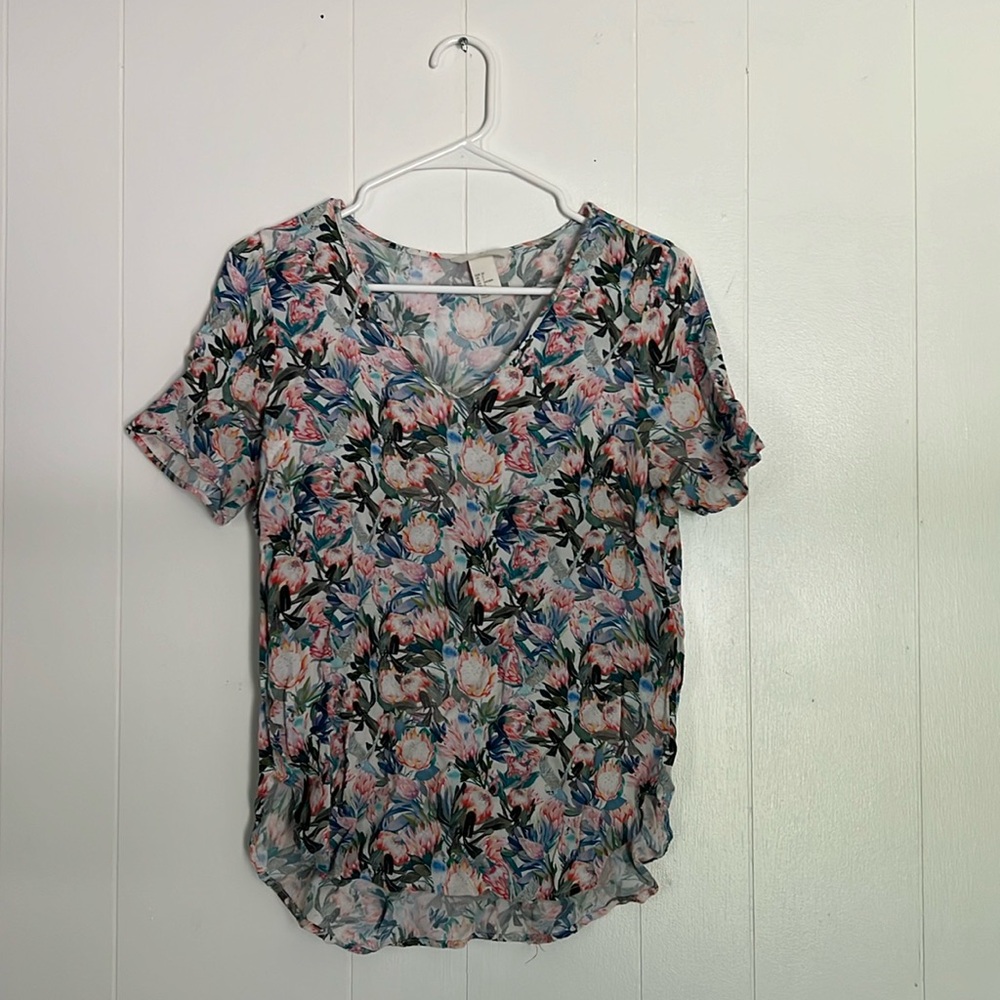 H&M Women’s Colorful Floral Viscose Size Small T-Shirt